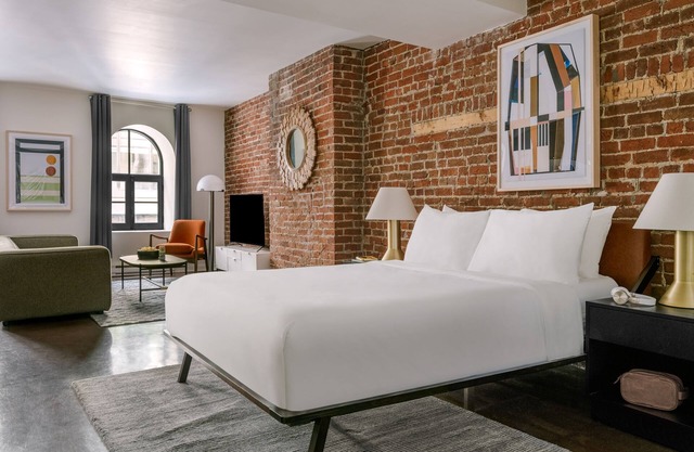 Sonder Penny Lane | Queen Studio Apartment