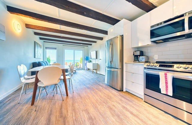Suite 211: Beautiful 3-Bedroom Beachfront Townhouse