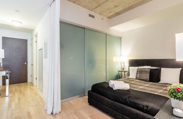 Trendy/Upscale 1BR Loft - King West
