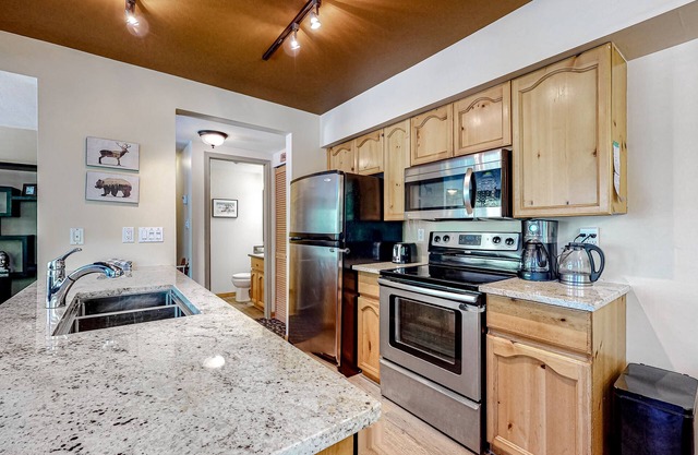 Two-Story Mountain View Condo w/Gas Grill, Private Hot Tub, Fireplace, Free WiFi