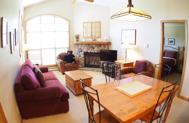Upper level 2 bedroom condo with courtyard view and easy access to ski runs