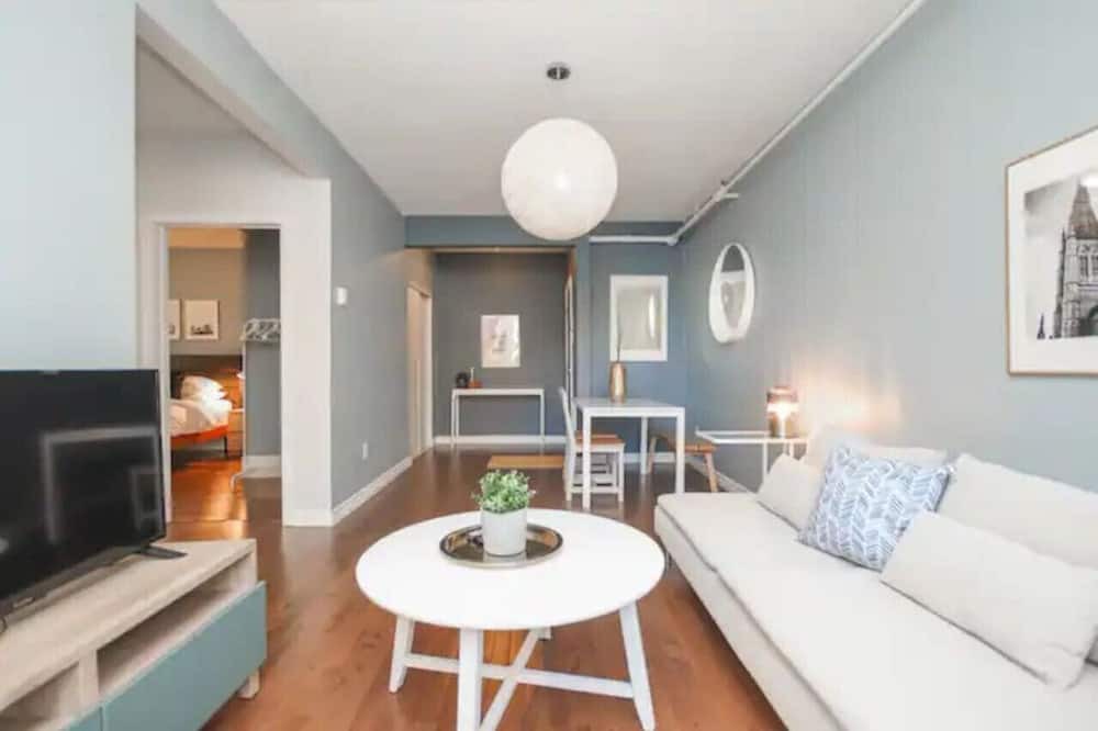 Hull House | Du Portage 1-Bedroom Condo