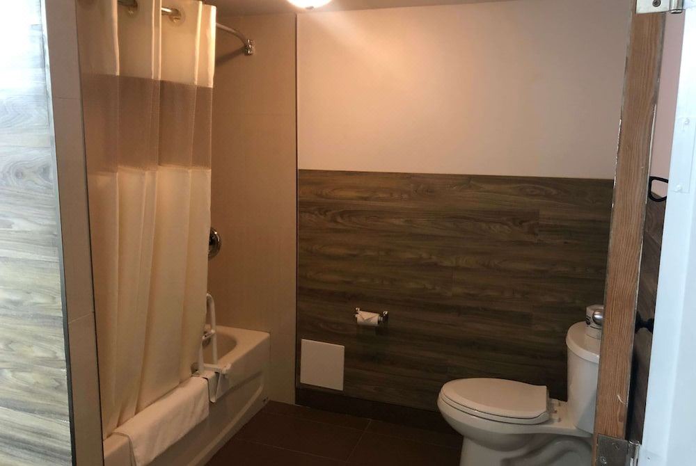 Photo of Bathroom in Lindsay