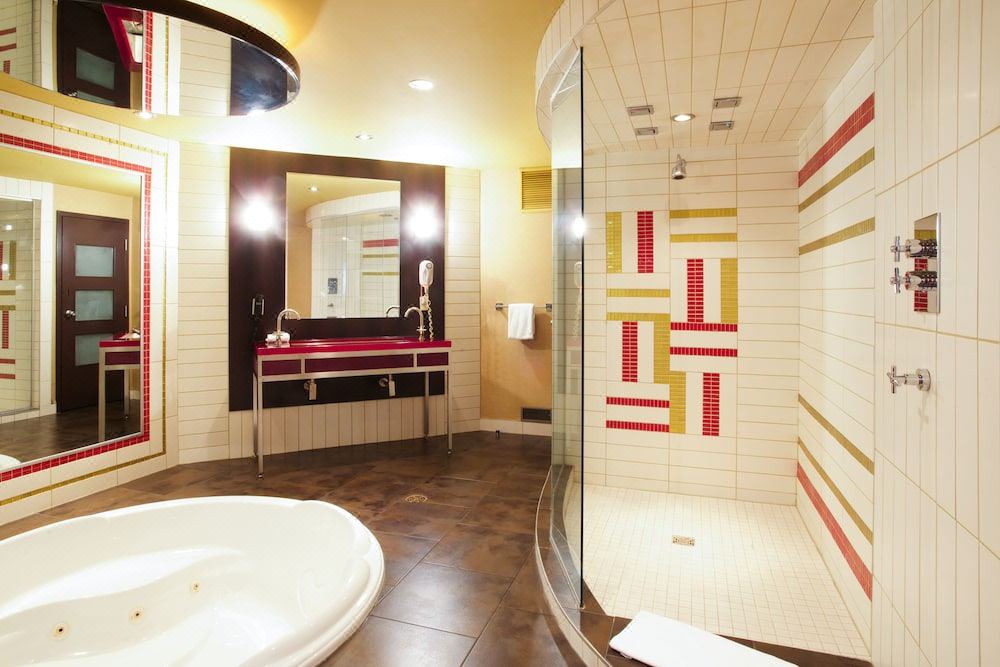 Photo of Bathroom in Cote-Des-Neiges—Notre-Dame-De-Grace