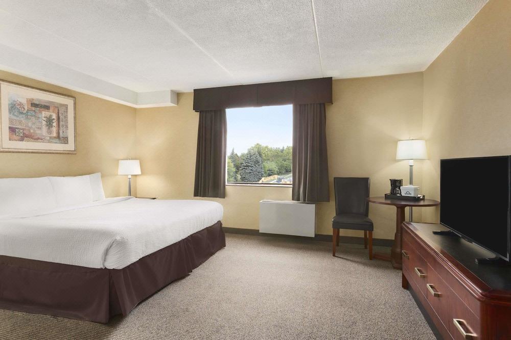Photo of Bedroom in Fallsview