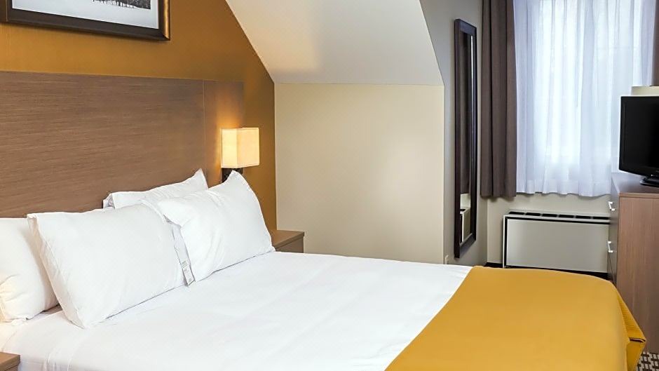 Photo of Bedroom in Mont-Tremblant Pedestrian Village