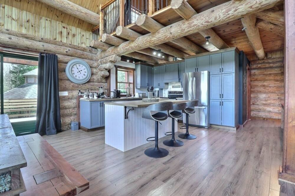 Photo of Kitchen in Saint-Hermenegilde