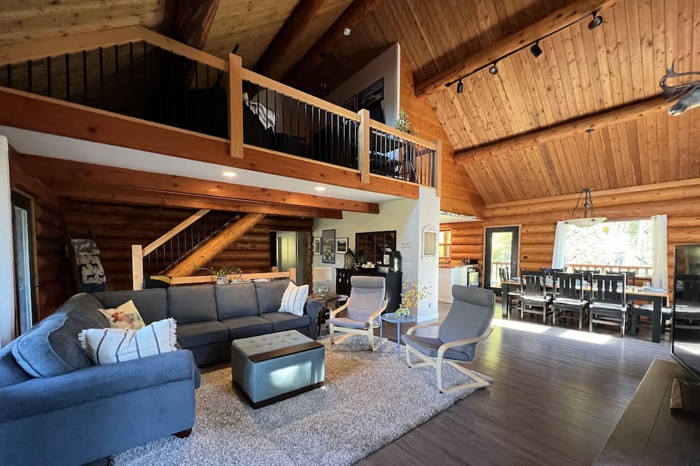 Photo of Livingroom in Columbia Valley