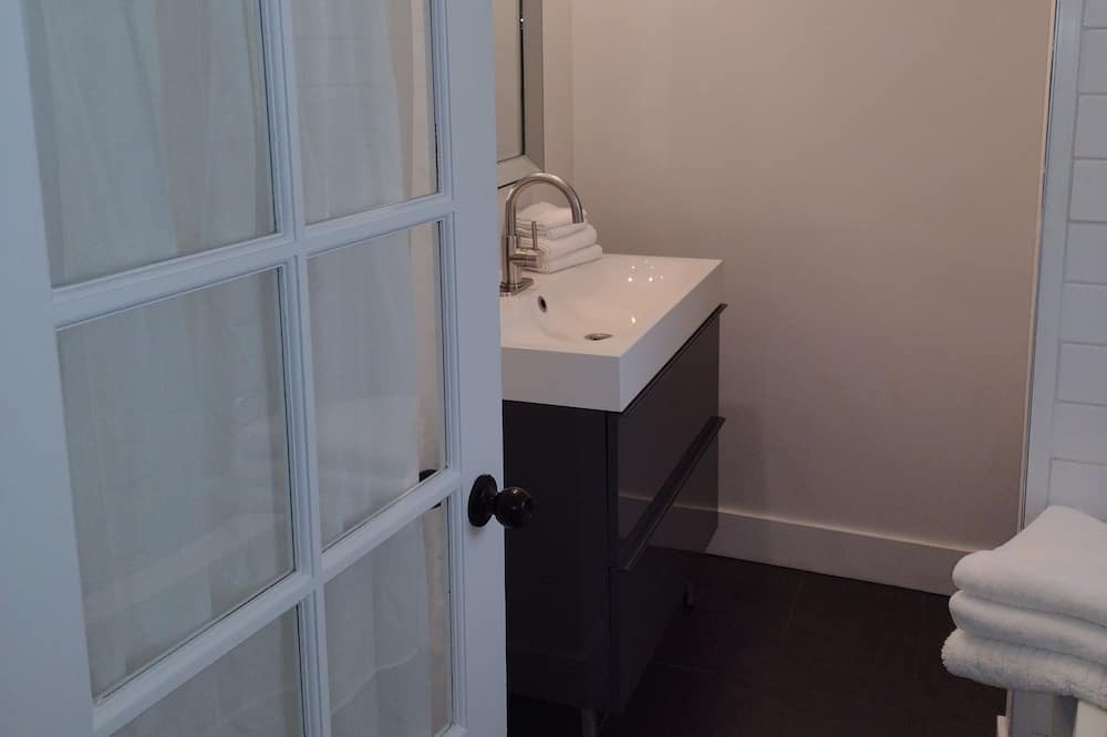 Photo of Bathroom in Breakeyville