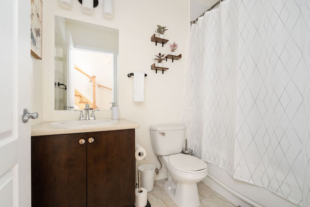 Photo of Bathroom in Pointe-Saint-Charles