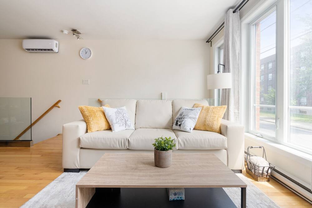 Photo of Livingroom in Pointe-Saint-Charles