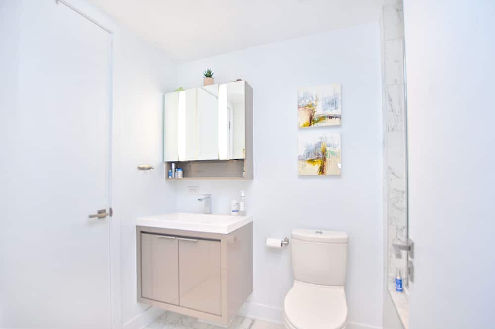 Photo of Bathroom in Laval-des-Rapides