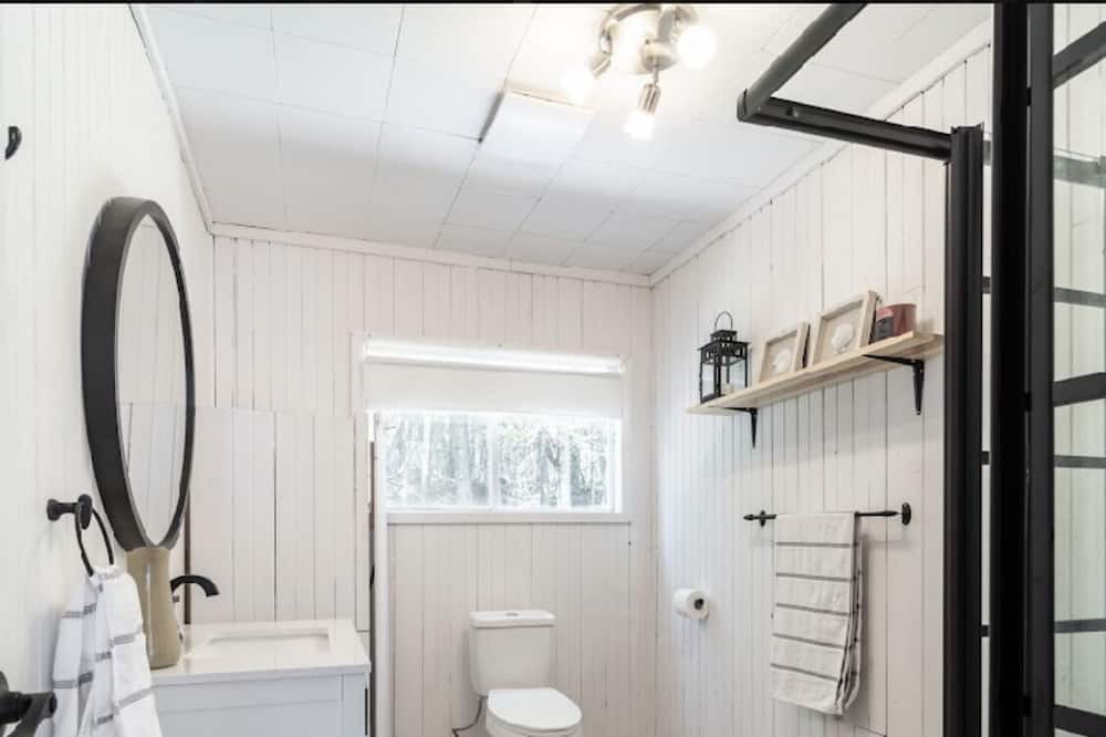 Photo of Bathroom in Lakeview