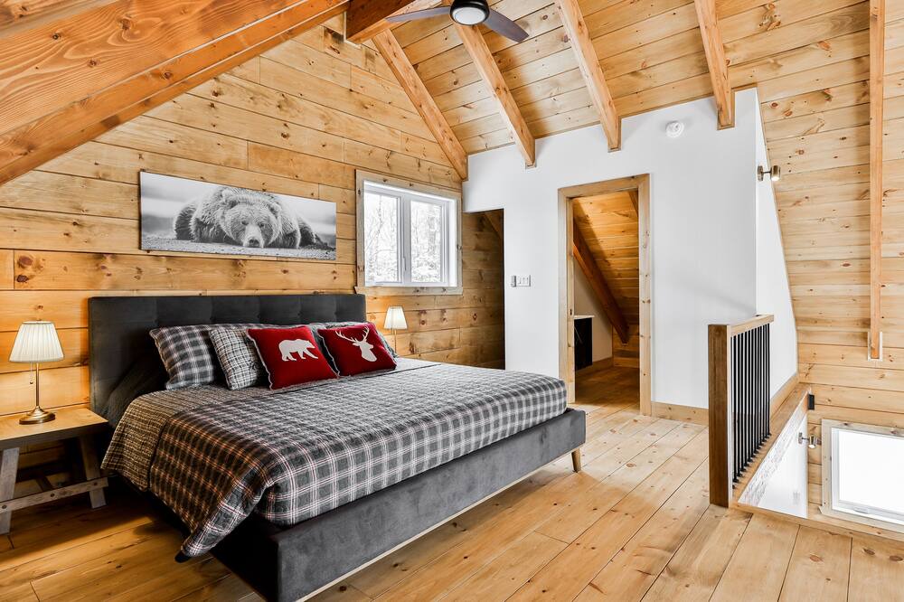 Photo of Bedroom in Sainte-Marguerite-du-Lac-Masson