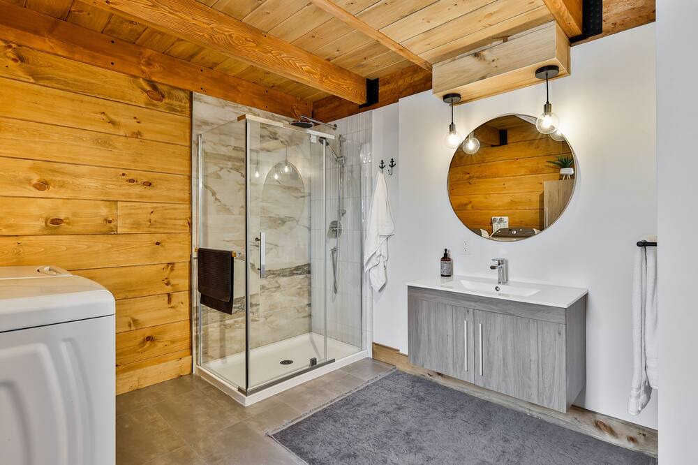 Photo of Bathroom in Sainte-Marguerite-du-Lac-Masson
