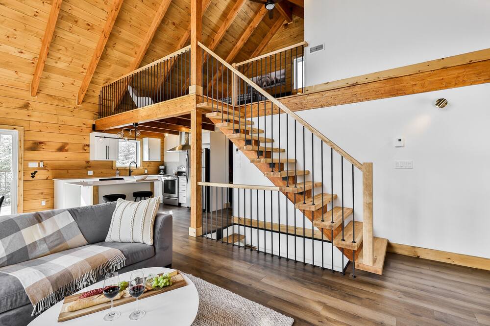 Photo of Livingroom in Sainte-Marguerite-du-Lac-Masson