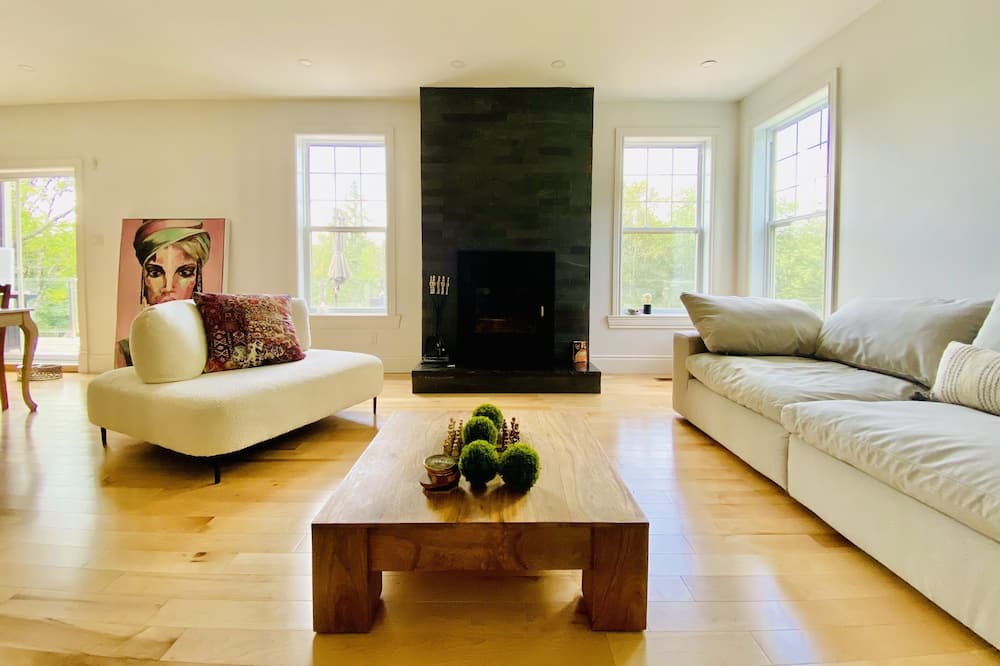 Photo of Livingroom in Saint-Sauveur
