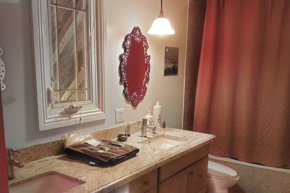 Photo of Bathroom in Aylmer