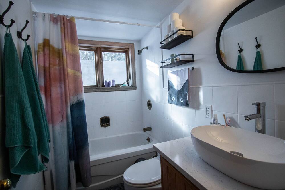 Photo of Bathroom in Sainte-Marguerite-du-Lac-Masson