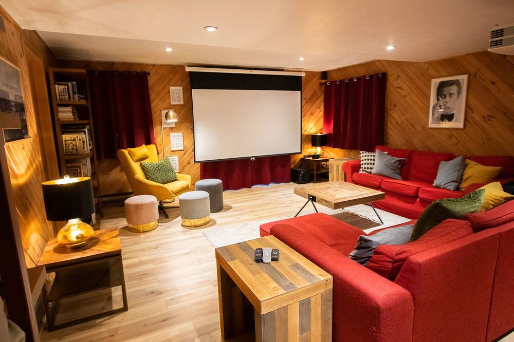 Photo of Livingroom in Sainte-Marguerite-du-Lac-Masson