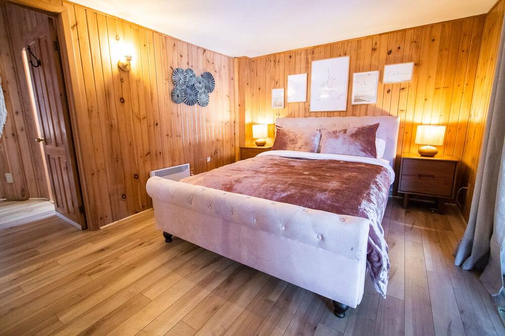 Photo of Bedroom in Sainte-Marguerite-du-Lac-Masson