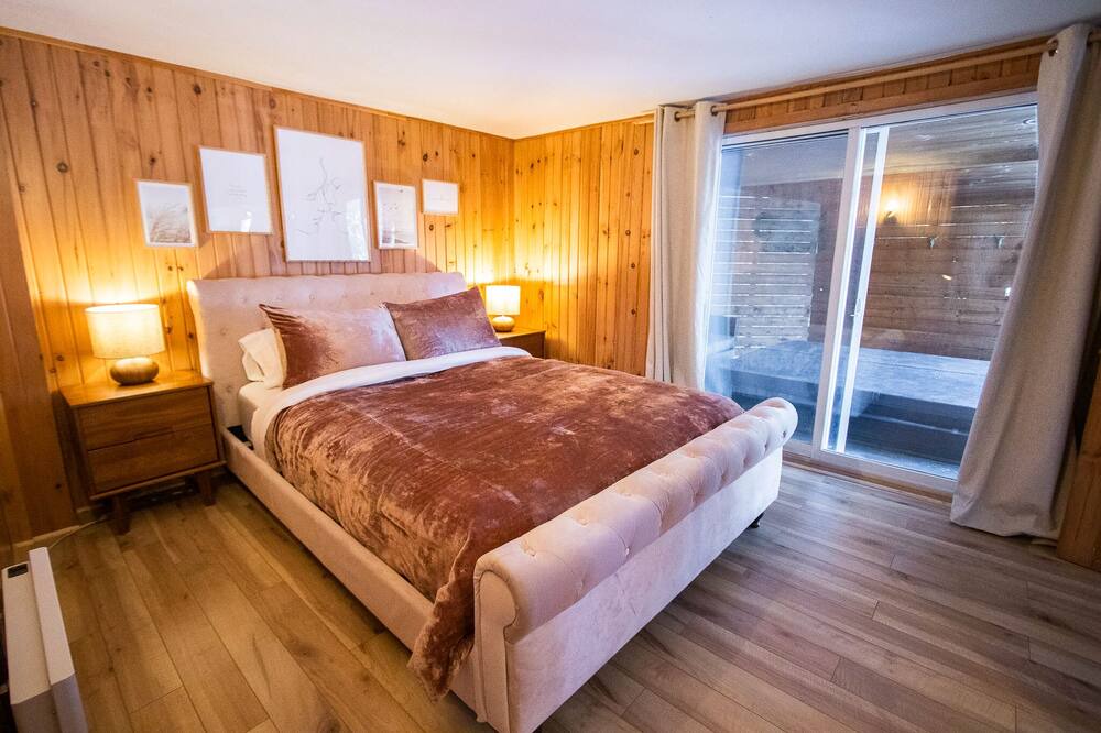 Photo of Bedroom in Sainte-Marguerite-du-Lac-Masson