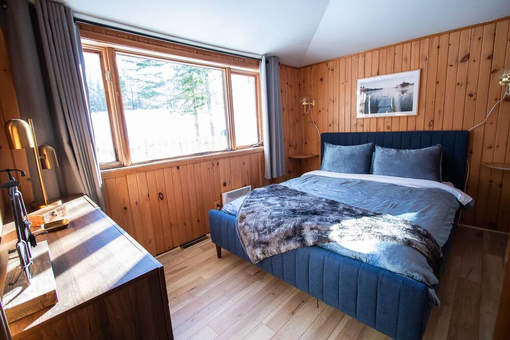 Photo of Bedroom in Sainte-Marguerite-du-Lac-Masson