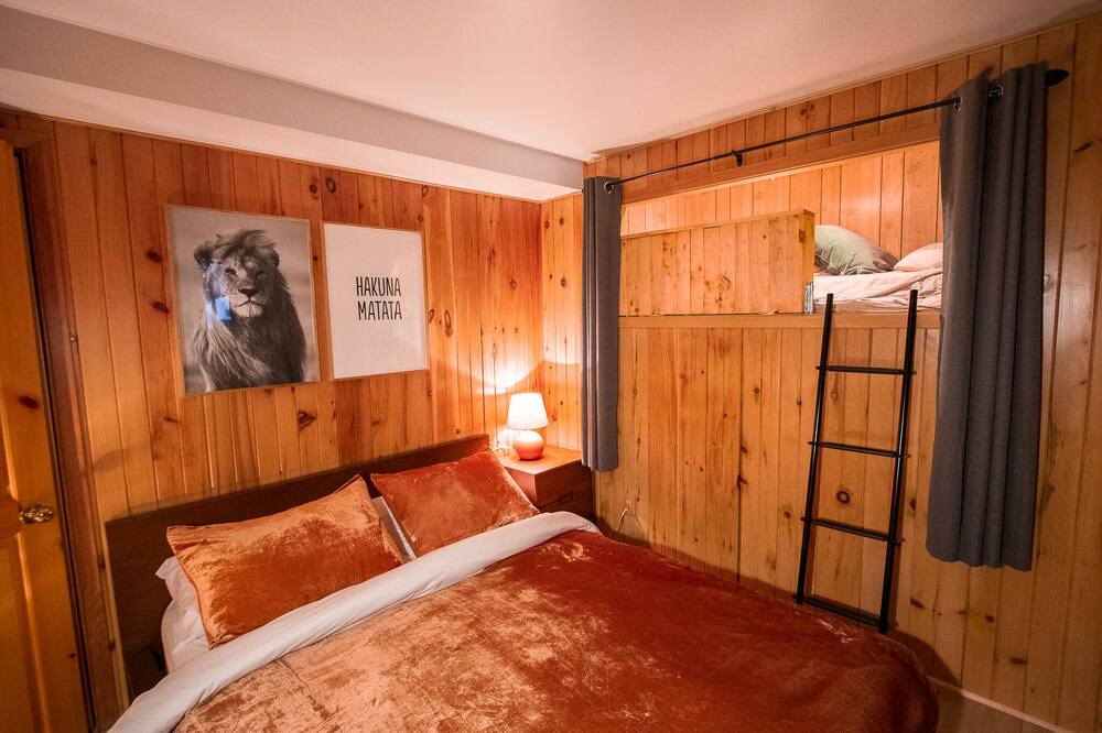 Photo of Bedroom in Sainte-Marguerite-du-Lac-Masson