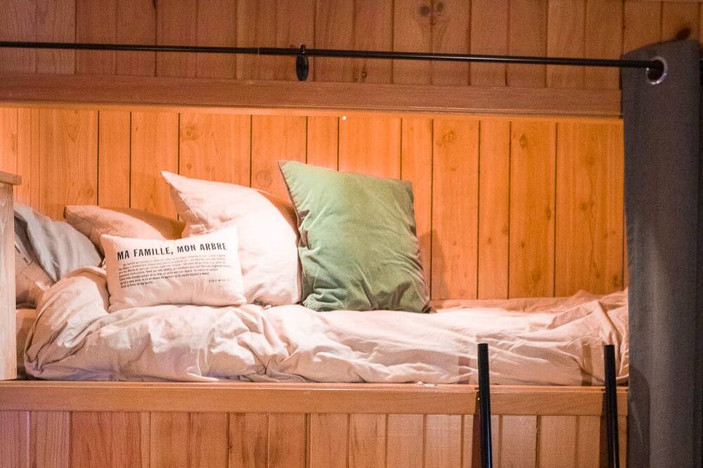 Photo of Bedroom in Sainte-Marguerite-du-Lac-Masson