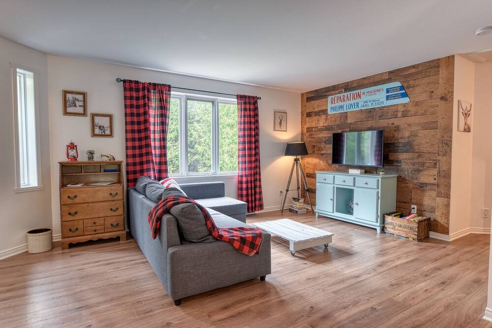 Photo of Livingroom in Chertsey
