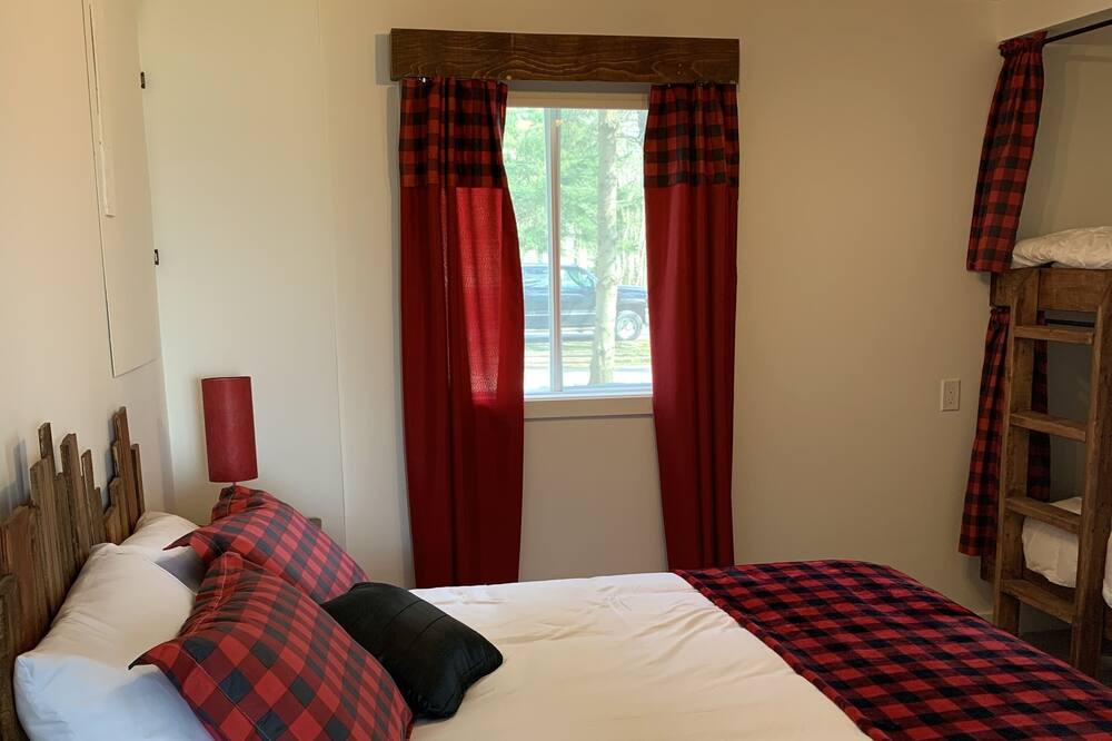Photo of Bedroom in Saint-Andre-d'Argenteuil