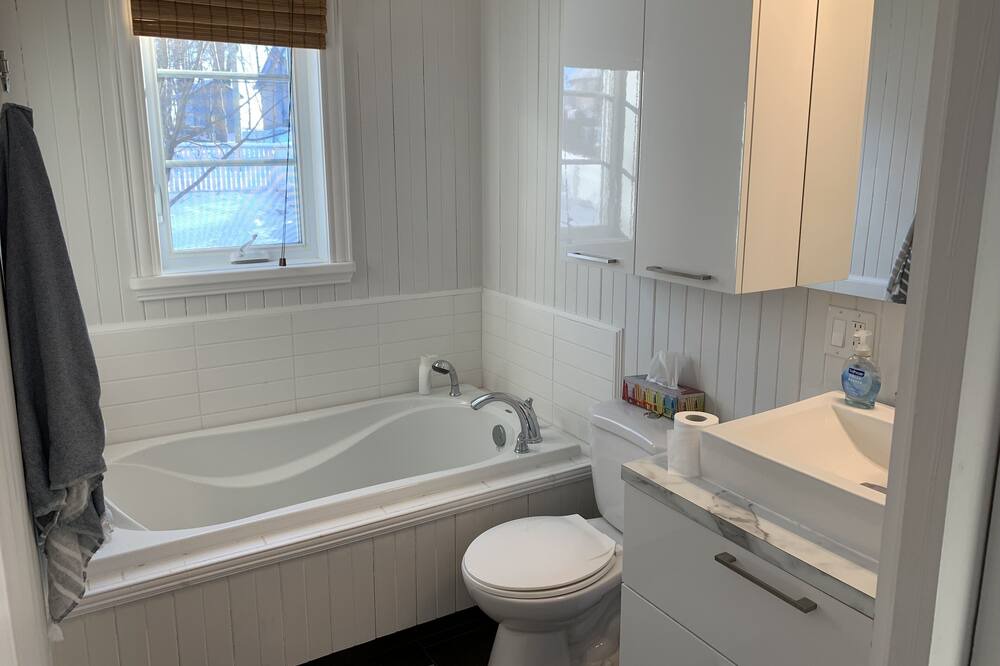Photo of Bathroom in Saint-Michel-de-Bellechasse