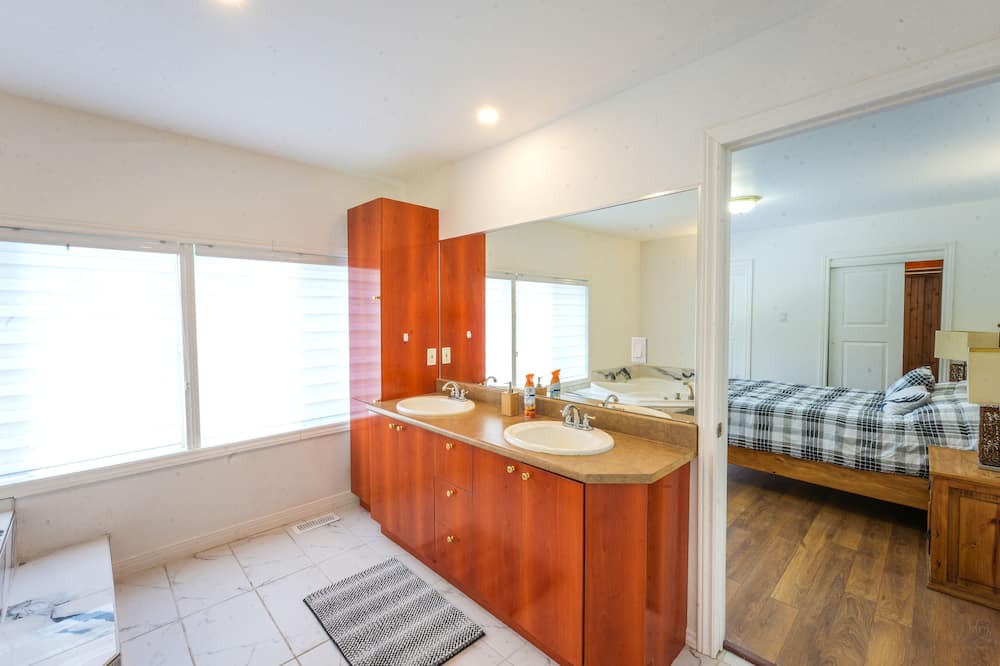 Photo of Bathroom in Saint-Calixte