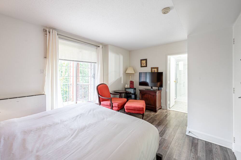 Photo of Bedroom in Saint-Sauveur