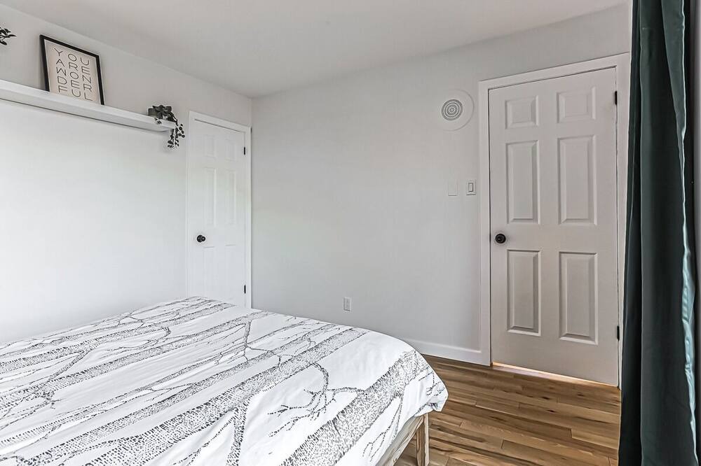 Photo of Bedroom in Saint-Sauveur