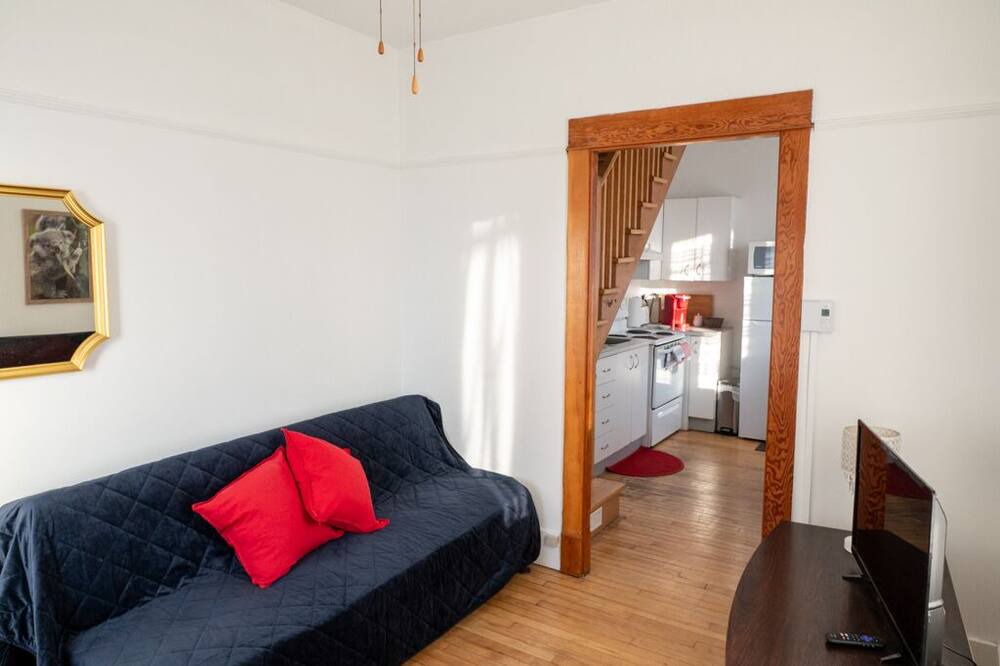 Photo of Livingroom in Desjardins
