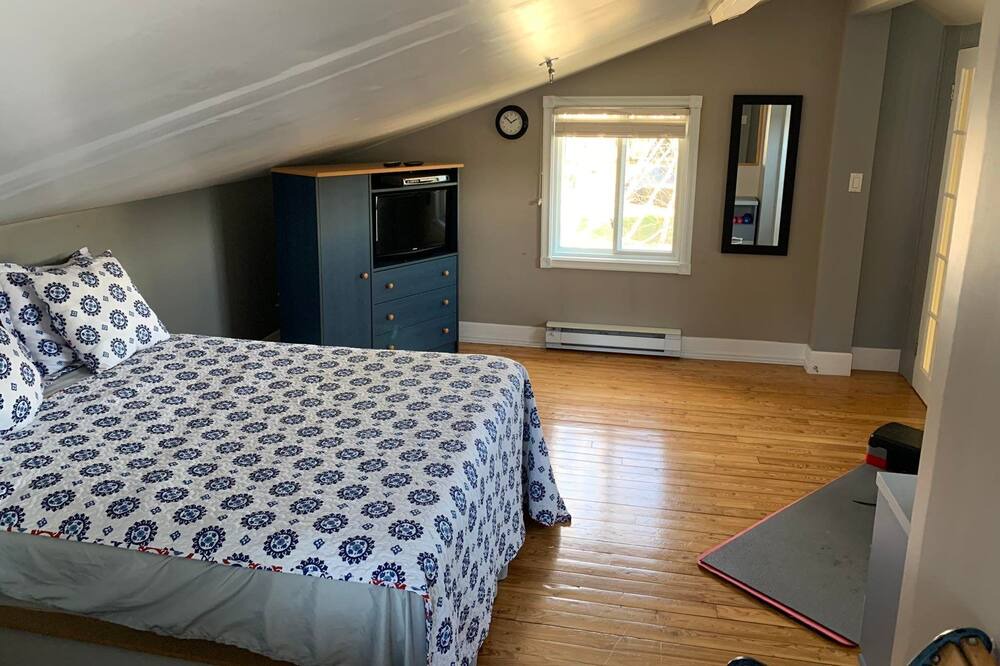 Photo of Bedroom in Jonquiere