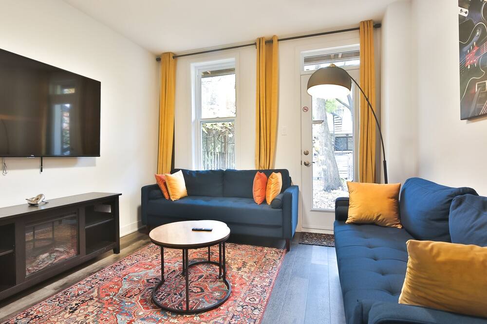 Photo of Livingroom in De Lorimier