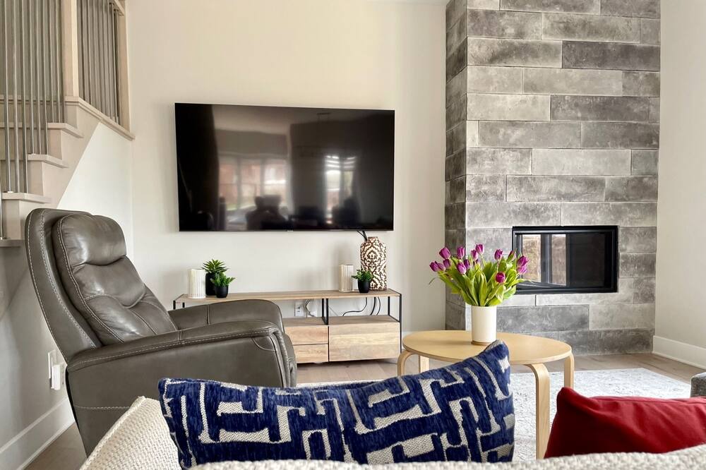Photo of Livingroom in Ayers Cliff