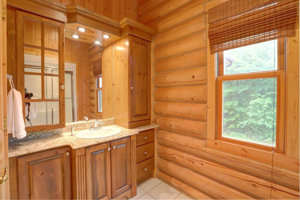 Photo of Bathroom in Mille-Isles