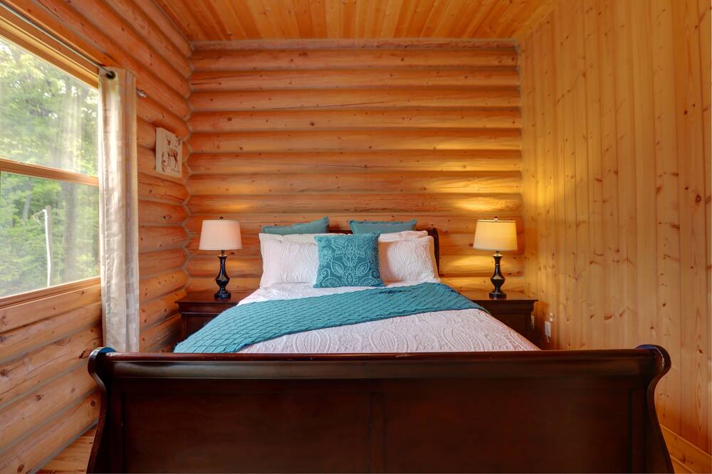 Photo of Bedroom in Mille-Isles