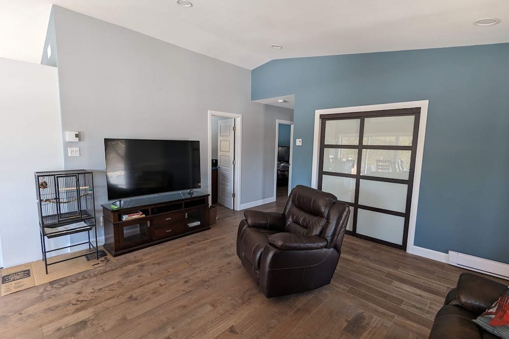 Photo of Livingroom in Notre-Dame-de-Montauban