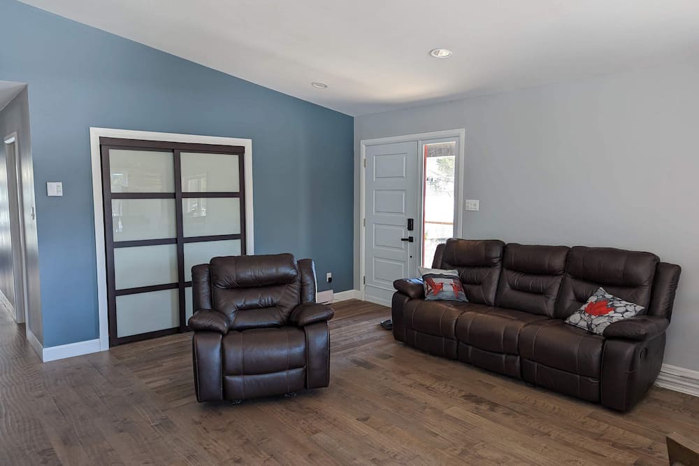 Photo of Livingroom in Notre-Dame-de-Montauban
