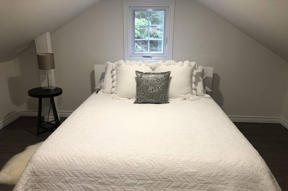 Photo of Bedroom in Prospect Bay