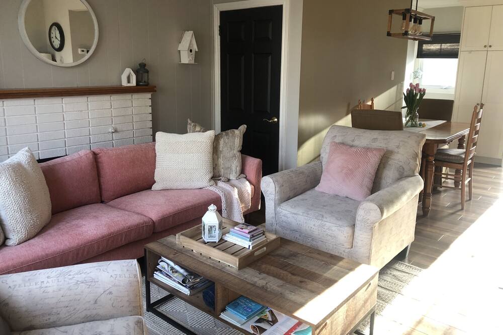 Photo of Livingroom in Prospect Bay