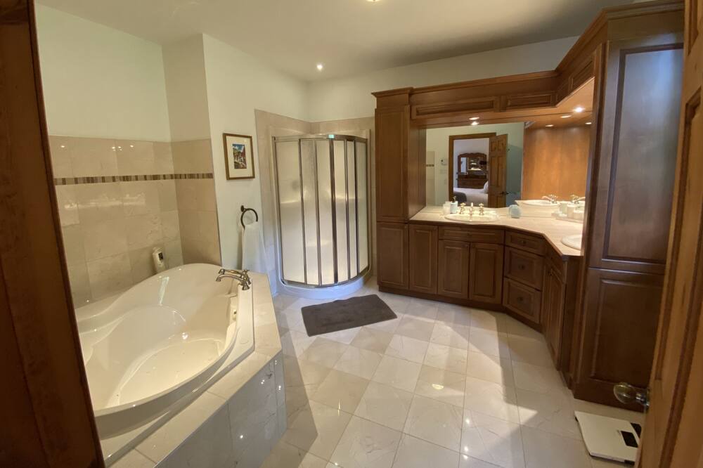 Photo of Bathroom in Lac-Superieur