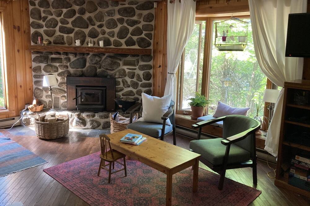 Photo of Livingroom in Val-des-Lacs