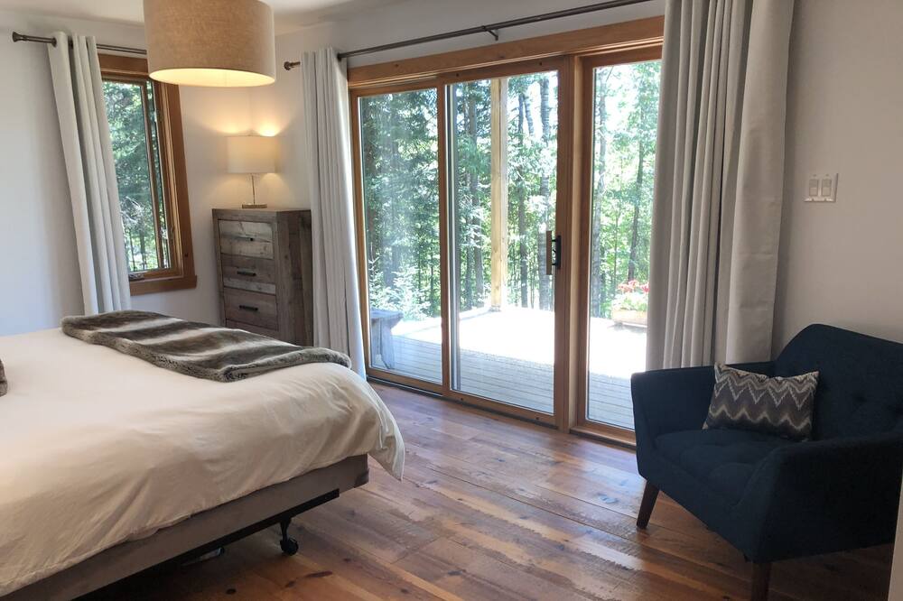 Photo of Bedroom in Val-des-Lacs