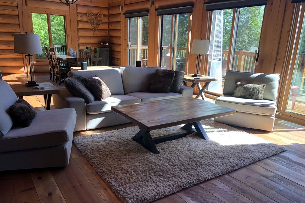 Photo of Livingroom in Val-des-Lacs