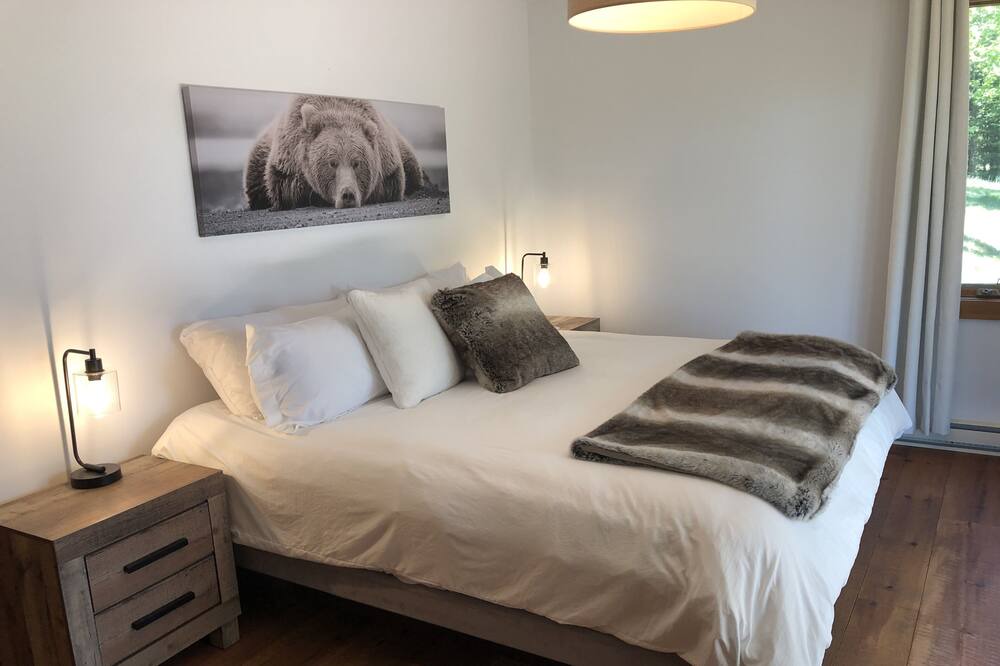 Photo of Bedroom in Val-des-Lacs